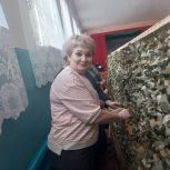 «Краснопартизанские паучки» изготавливают маскировочные сети для бойцов СВО