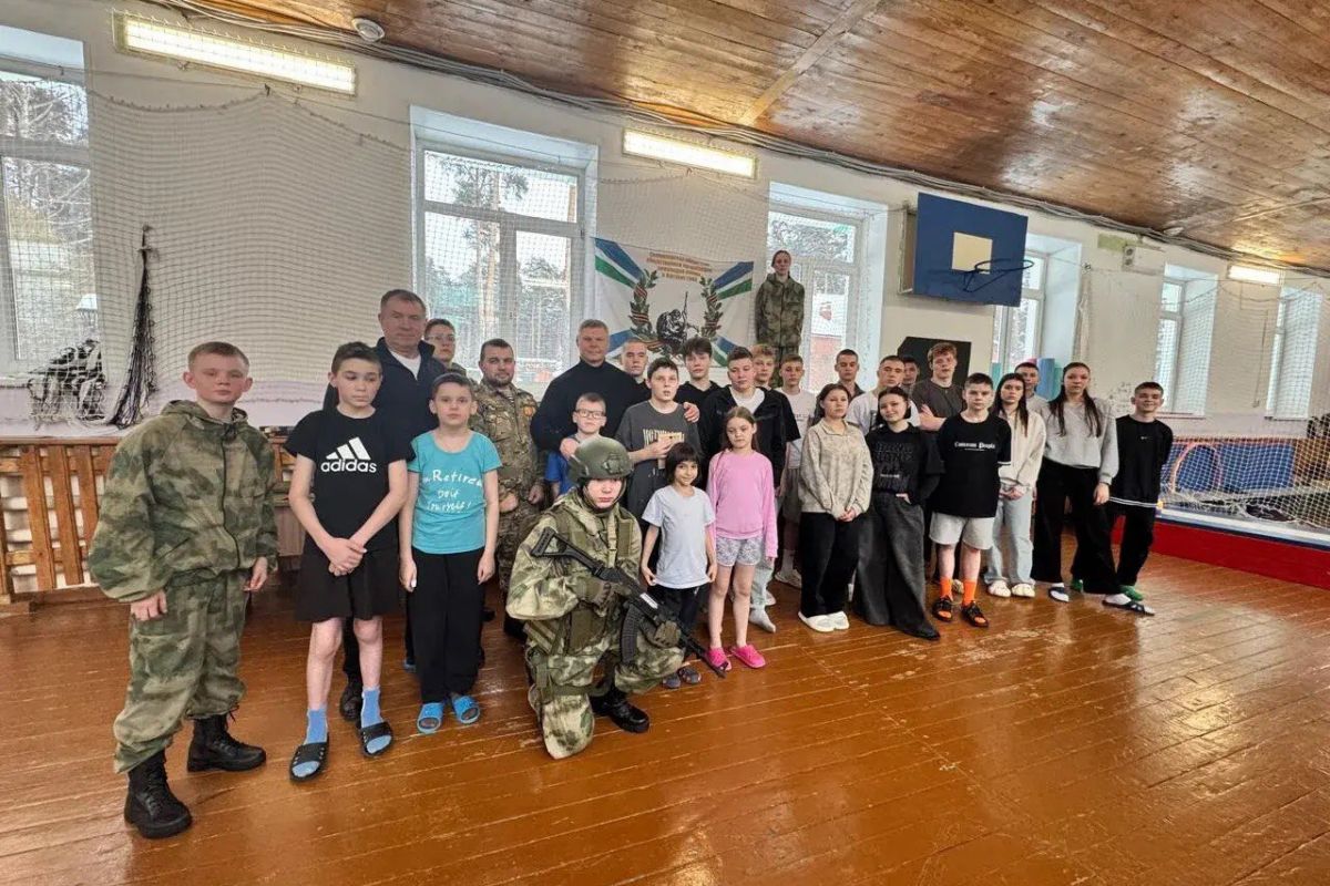 В рамках партпроекта «Крепкая семья» в Малом Истоке прошел Урок мужества