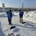 В Смоленске единороссы привели в порядок территорию у Дворца культуры железнодорожников