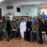 В Буйнакске активисты «Память гор» и «Женского движения ЕР» навестили бойцов в военном госпитале и поздравили их с Днем защитника Отечества