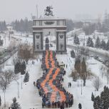 На проспекте Победы развернули 150 метровую георгиевскую ленту