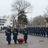 Воронежские единороссы и молодогвардейцы приняли участие в памятном мероприятии, посвященном 18-летию присвоения Воронежу высокого звания «Город воинской славы»