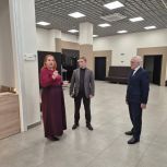 Партийцы оценили оснащение культурно-досугового центра в Солнечном