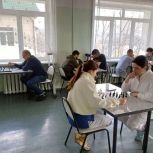 Активисты «Единой России» устроили турнир по настольным играм для участников СВО в протезно-ортопедическом центре Владивостока