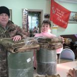 Приуральские партийцы передали материалы волонтерам для пошива необходимых принадлежностей для бойцов СВО