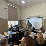 «Как защититься от вербовки в сети»: Единороссы организовали встречу с гимназистами в Шелехове