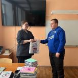 Активисты «Молодой Гвардии Единой России» поздравили педагогов строительного колледжа с Днём науки