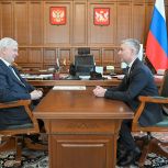 Александр Гусев и Евгений Ревенко обсудили реализацию программы «Единой России» по капремонту школ региона