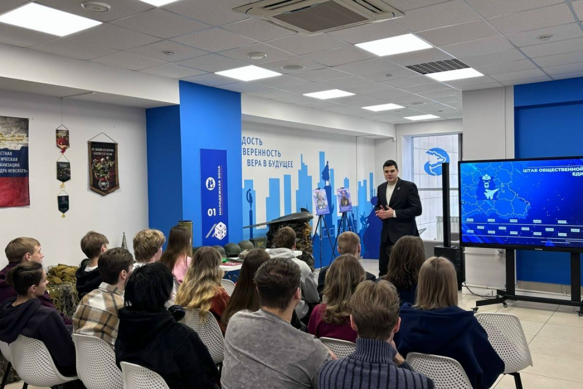 В штабе общественной поддержки «Единой России» в Липецке открылась переносная выставка трофейных экспонатов с передовой
