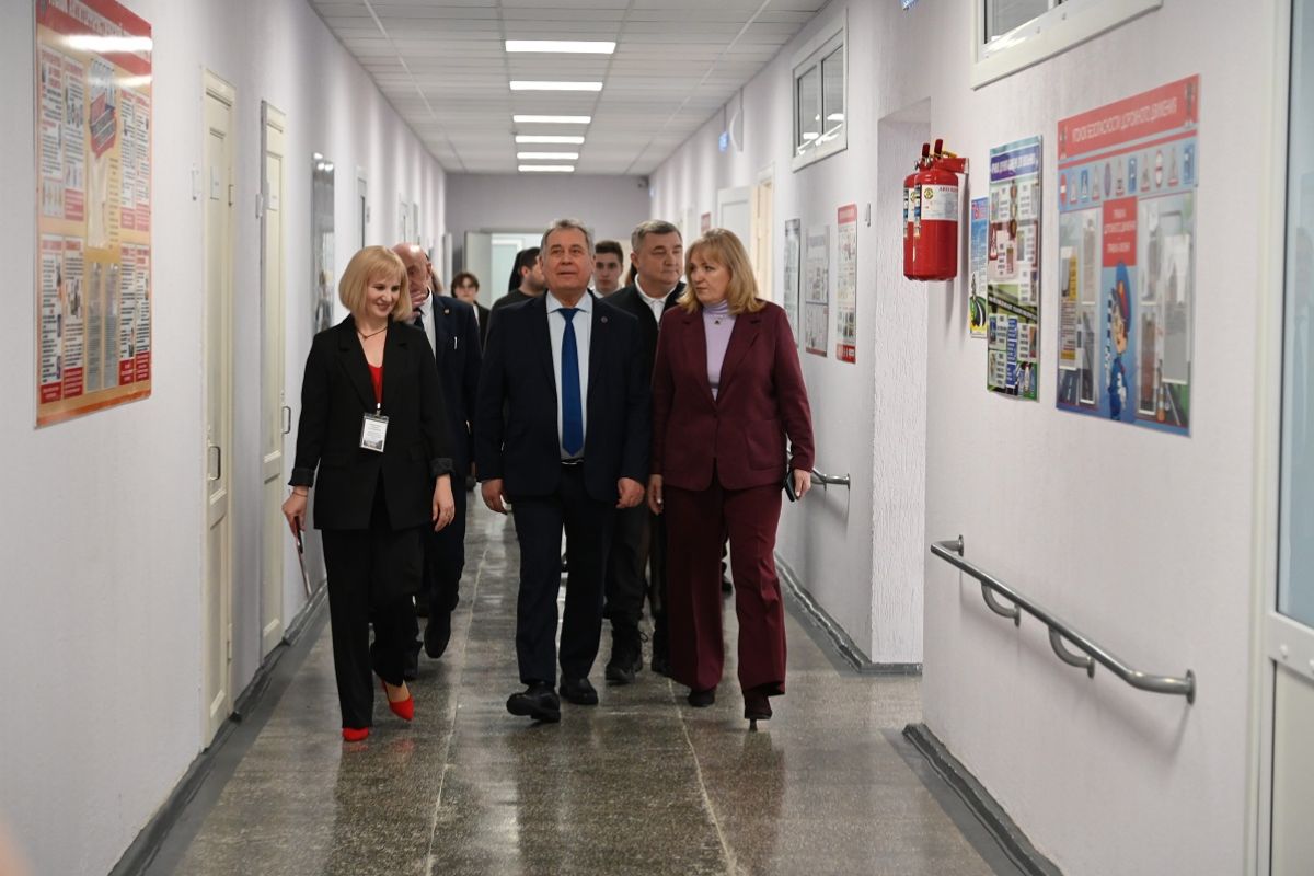 Александр Романенко принял участие в открытии после капремонта Колыванской средней школы