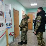 В школе №73 Металлургического района открыли памятный стенд Алексею Паксюаткину