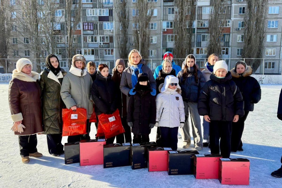 Курчатовские дети получили коньки для бесплатного катания