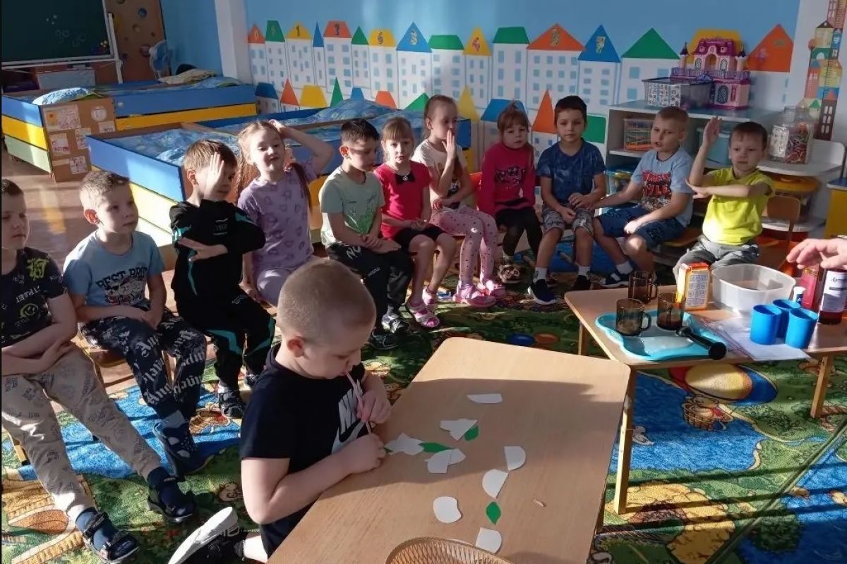 В Осинниках единороссы провели научную игру для дошкольников