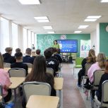 Школьники из Беловодска посетили увлекательную экскурсию в лаборатории ЛГПУ