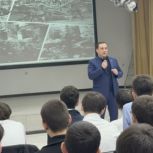 Депутат Осман Булатов провел для махачкалинских лицеистов «урок мужества» в честь победы под Сталинградом