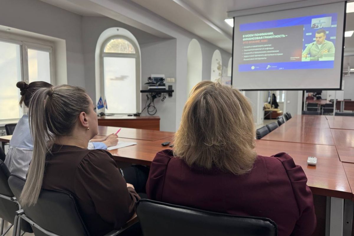 В Благовещенске по партпроекту «Единой России» «Предпринимательство» запустили спецкурс финансовой грамотности для участников СВО