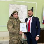 Дмитрий Хотенцев поздравил участника СВО с Днем защитника Отечества