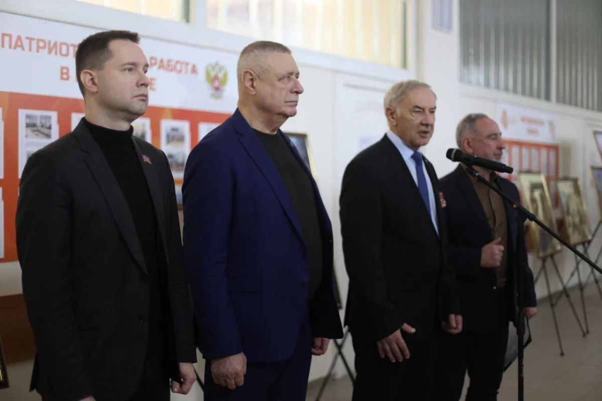 В рамках проекта «Единой России» «Историческая память» в кубанском ВУЗе открыли выставку картин участника Афганской войны