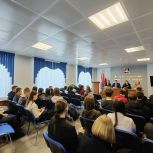 Партийцы Усть-Катава провели профориентационную экскурсию для школьников