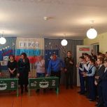 В школе села Ялгыз-Нарат открыли Парту Героя в память о погибших выпускниках