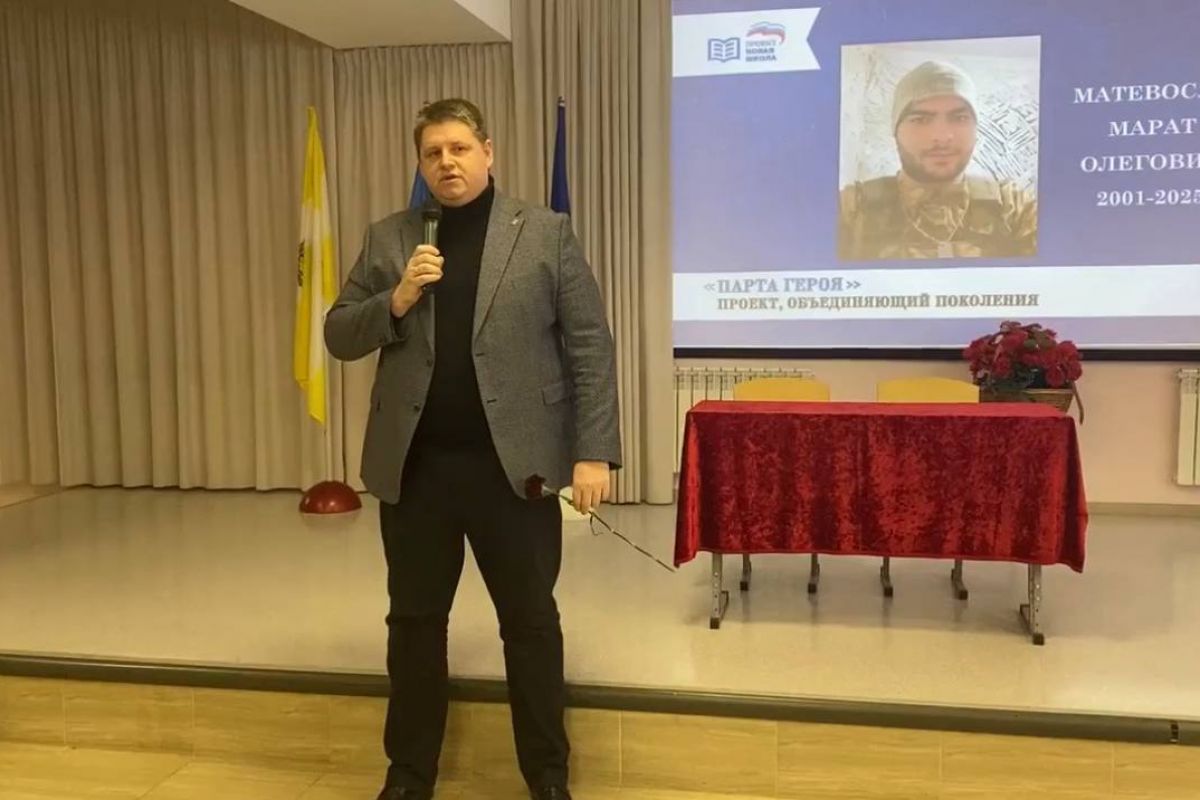 В школе Кисловодска открыли Парту Героя в честь Марата Матевосяна