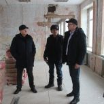 Альберт Абзалов проинспектировал ход ремонтных работ на социальных объектах в Красноуфимске
