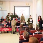 В честь погибших бойцов СВО четыре парты Героев открыли в тюменском лицее № 34