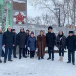 В Екатеринбурге при поддержке «Единой России» открыли памятную доску в честь участника СВО