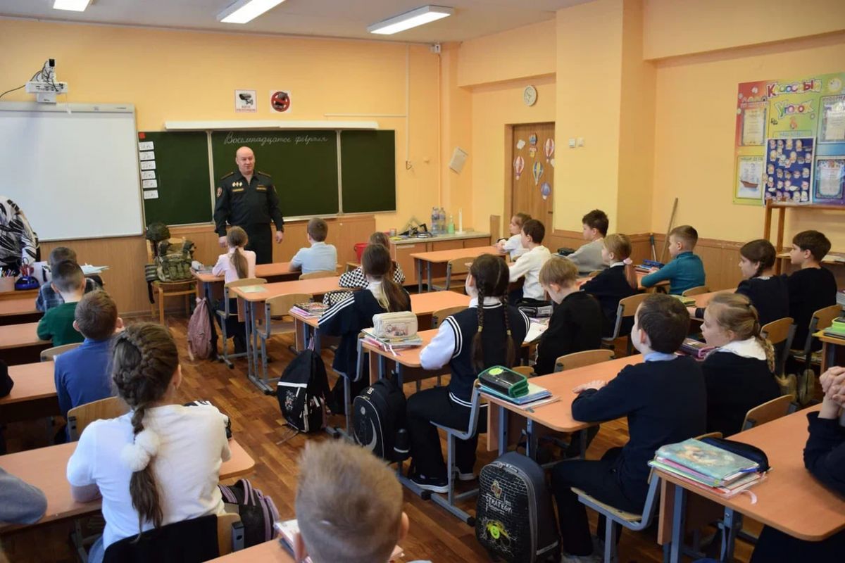 Урок мужества: герой СВО встретился с третьеклассниками псковского лицея