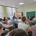 Единоросс провел урок мужества для осинниковских школьников