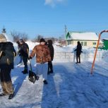 Старшеклассники в Верхних Татышлах привели в порядок площадку памяти «Заря Султана»