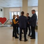 Сергей Ерёмин проверил капитальный ремонт школ в Назарово