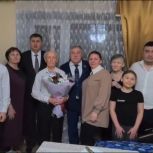 В Бавлах единороссы поздравили 97-летнего педагога Алексея Пронина