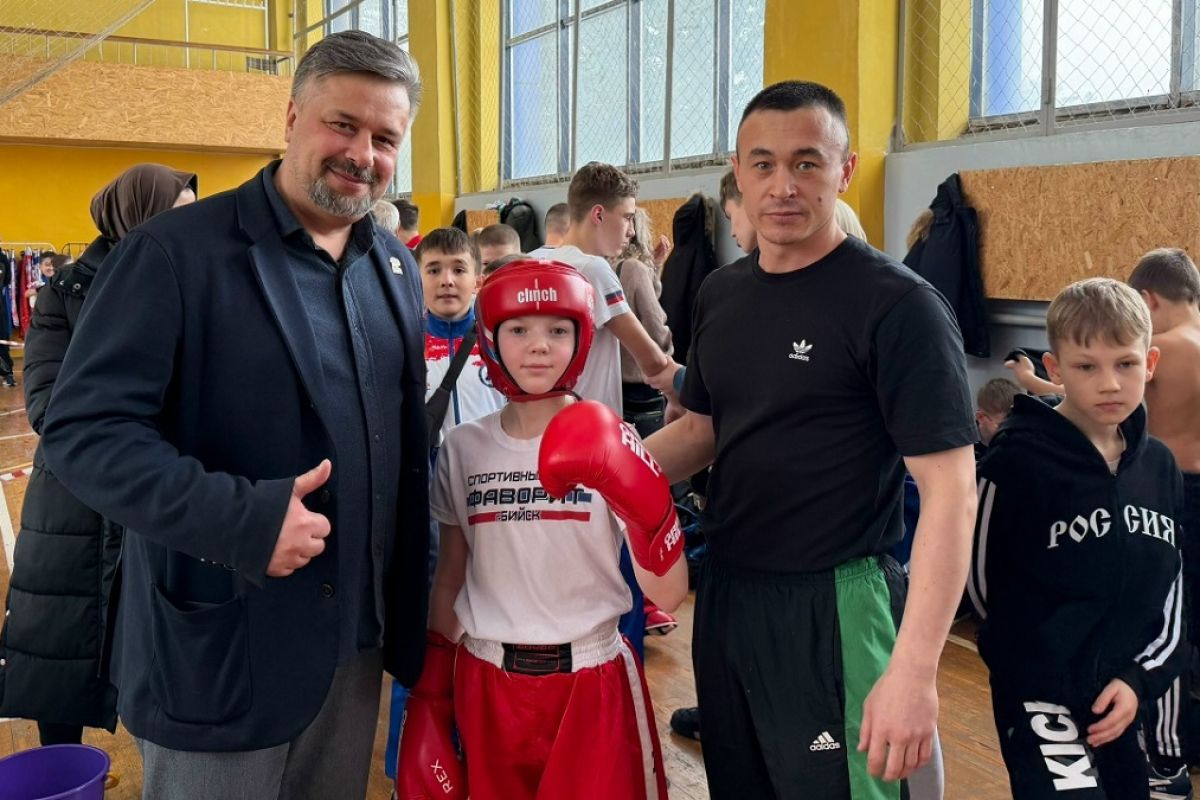 Григорий Бахтин принял участие в открытии турнира по кикбоксингу в Бийске
