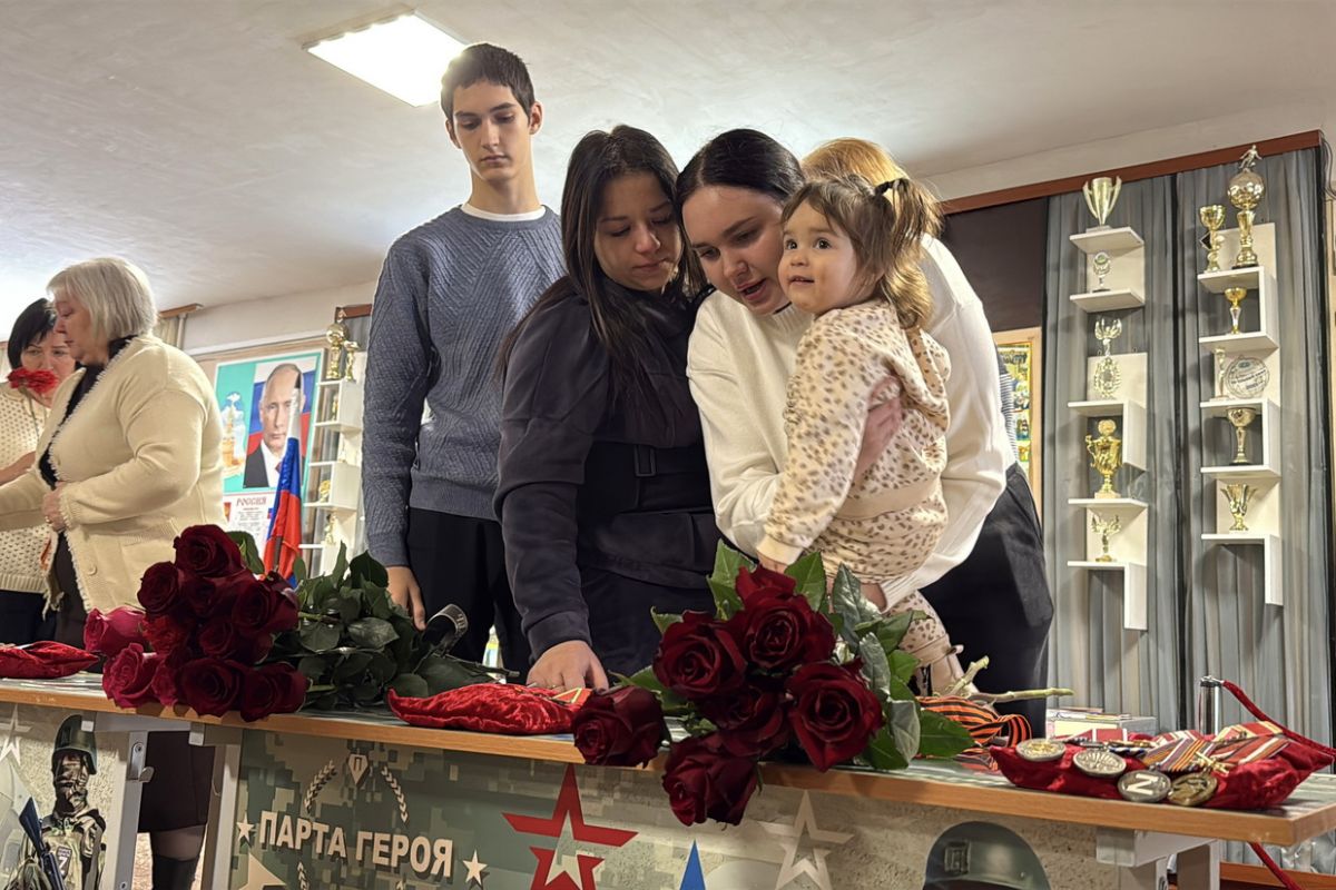 В этих стенах учились герои: для донецких школьников память о павших выпускниках – важная часть учебного процесса