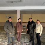 Партийный десант Единой России контролирует капремонт школ