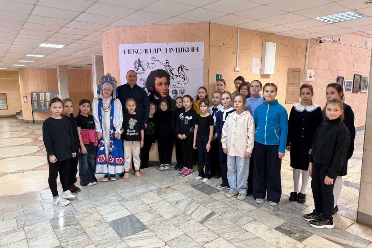 В День памяти Пушкина «Единая Россия» открыла стену памяти великого русского поэта в детской школе искусств №8
