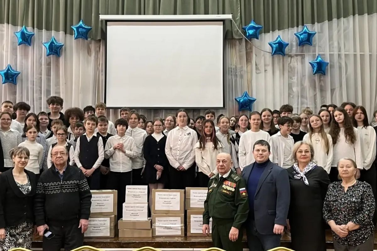 Активист «Женского движения Единой России» организовала урок мужества для учащихся екатеринбургской школы