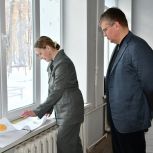 Депутат Госдумы Дмитрий Аверов проверил ход работ капремонта школы №40