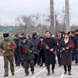 В Калмыкии «Единая Россия» отметила День защитников Отечества возложением цветов