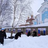 Единороссы и молодогвардейцы расчистили снежные завалы в Рязанской области