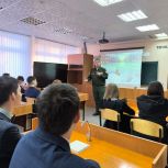 Участник СВО рассказал школьникам, как вести себя при атаке БПЛА