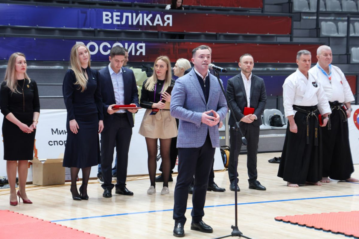 Евгений Смолянинов поприветствовал участников и гостей чемпионата и первенства России по фудокан карате