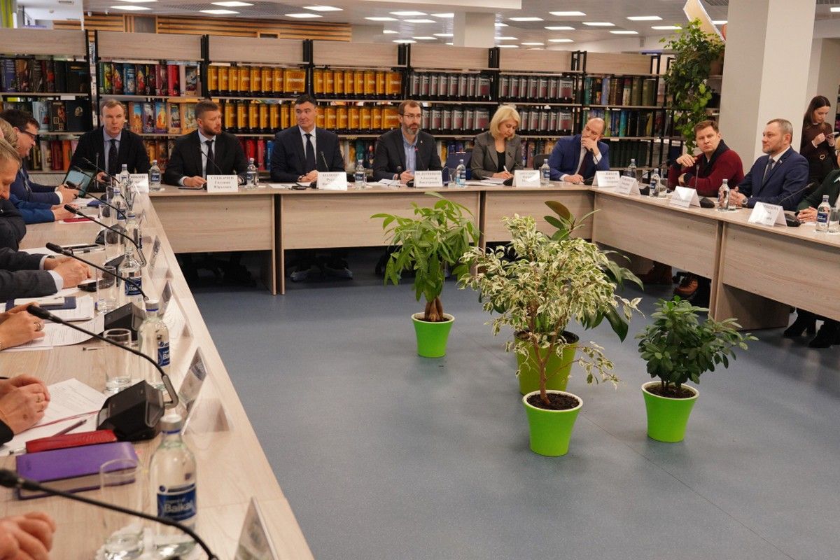 Единороссы обсудили перспективы развития образования в Иркутске