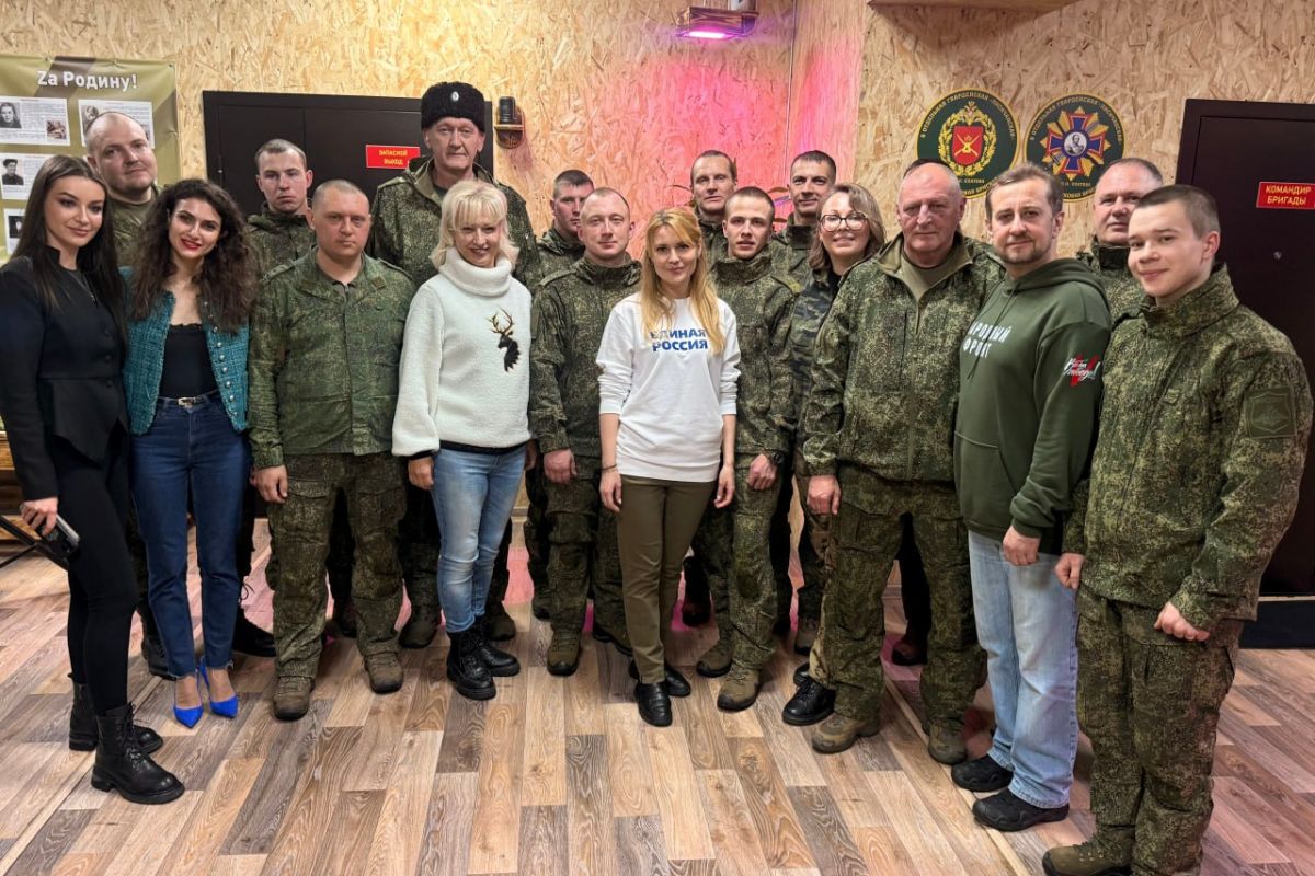 Сенатор Дарья Лантратова передала гумпомощь военнослужащим ко Дню защитника Отечества