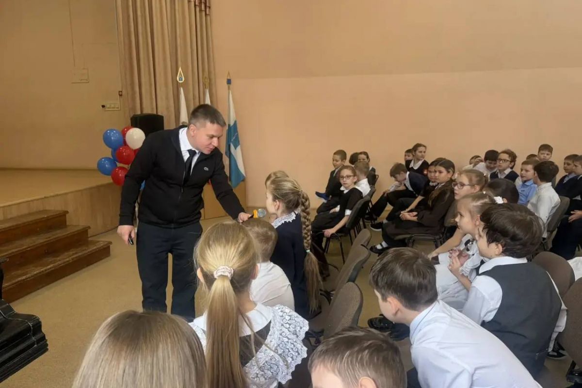 Учащимся Октябрьского района рассказали о правилах безопасности на дорогах