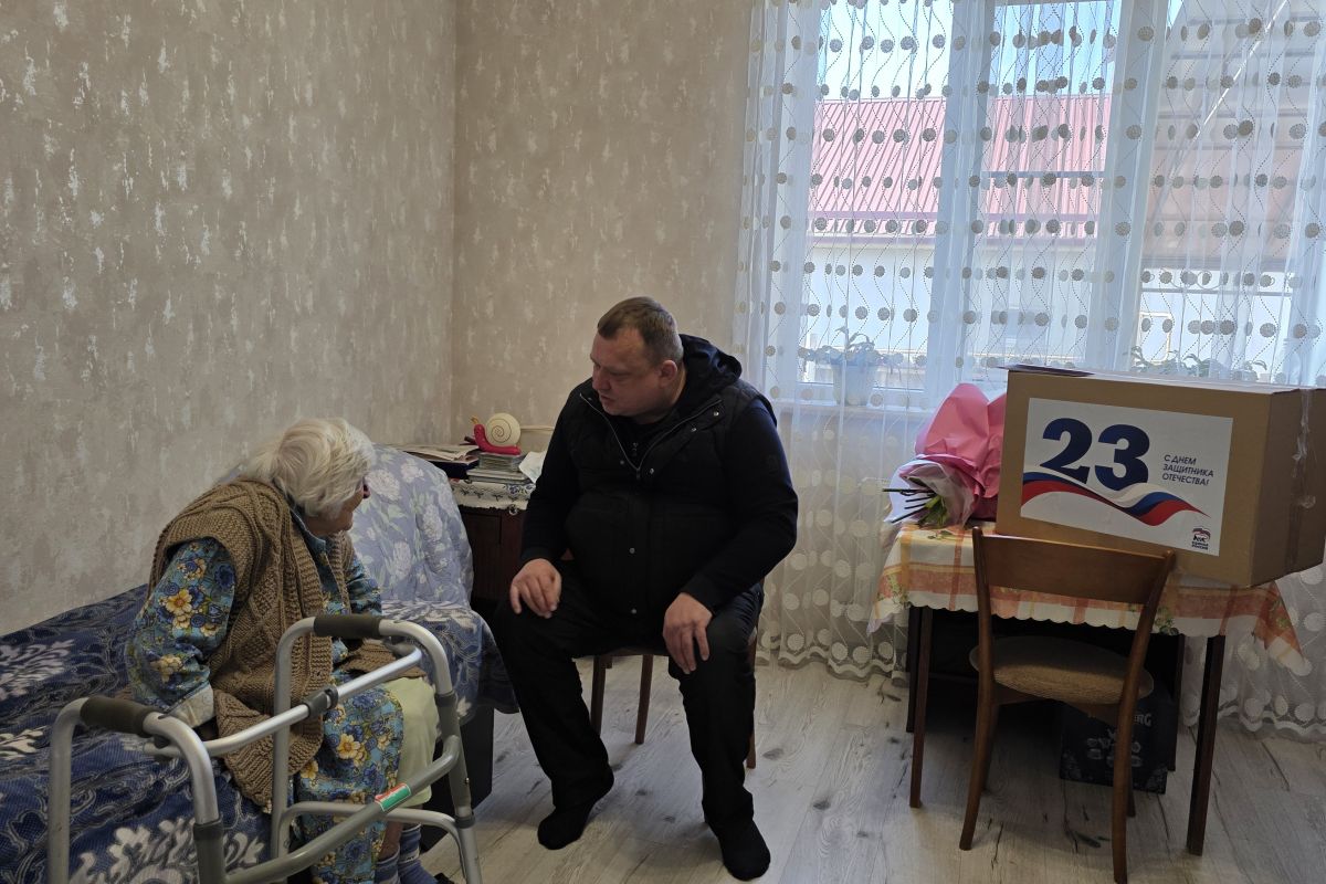 В Предгорном округе 102-летняя связистка Любовь Кожанова приняла поздравления с Днём защитника Отечества