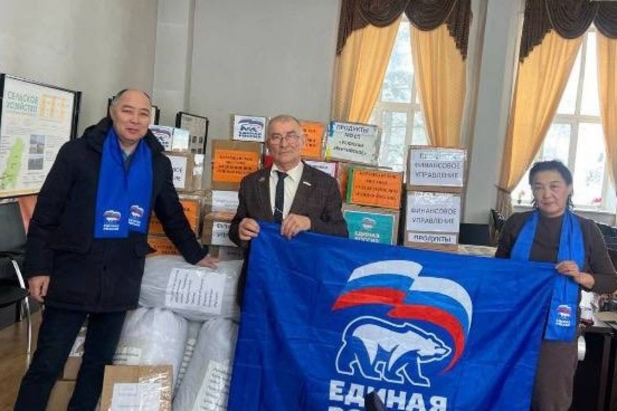 В Курумканском районе собрали более 50 коробок гуманитарной помощи для бойцов СВО в рамках акции «Тепло для Героя»