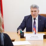 Получение льгот, помощь школам и библиотекам: В «Единой России» работают с обращениями жителей региона