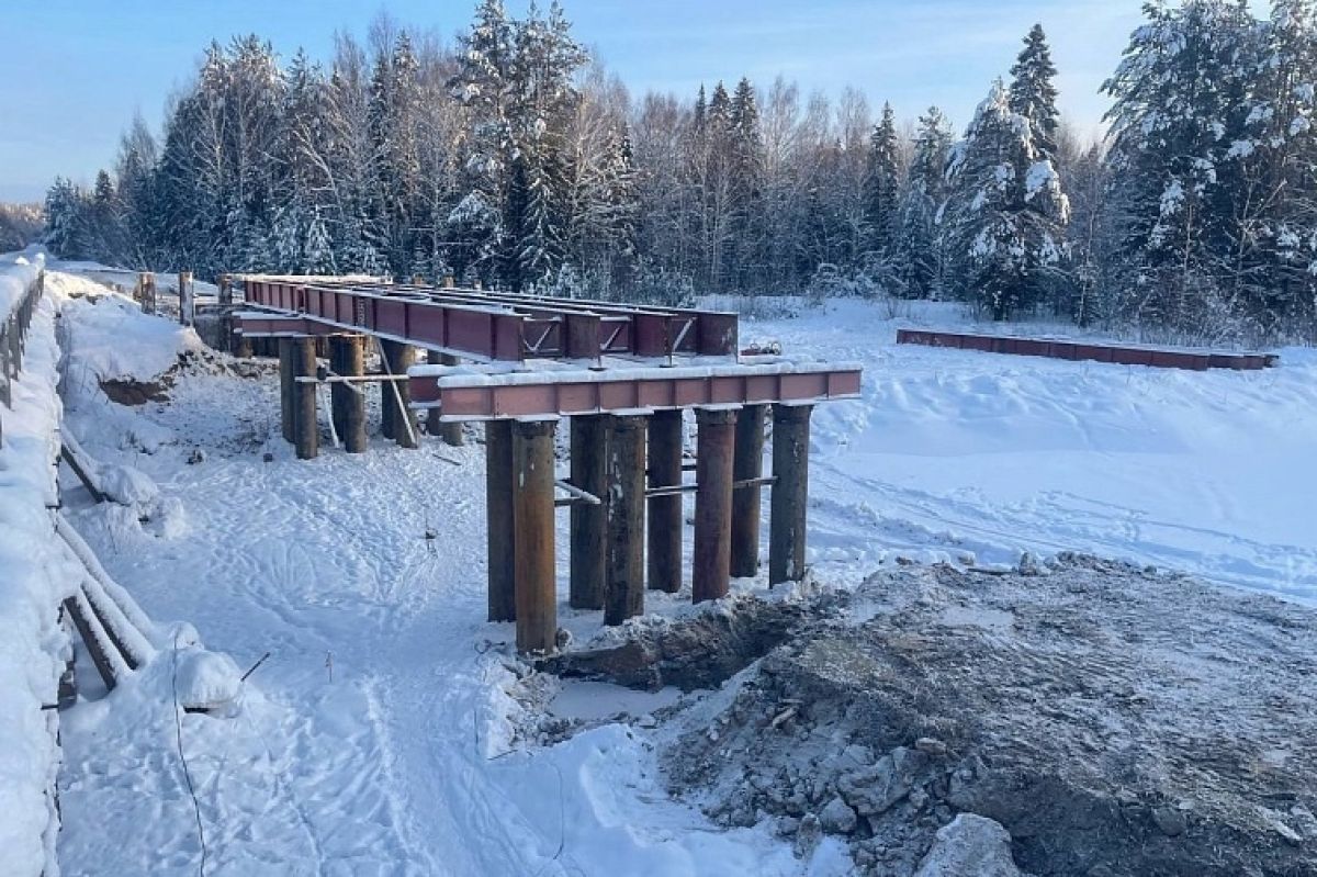 В Красноборском округе продолжается капремонт моста